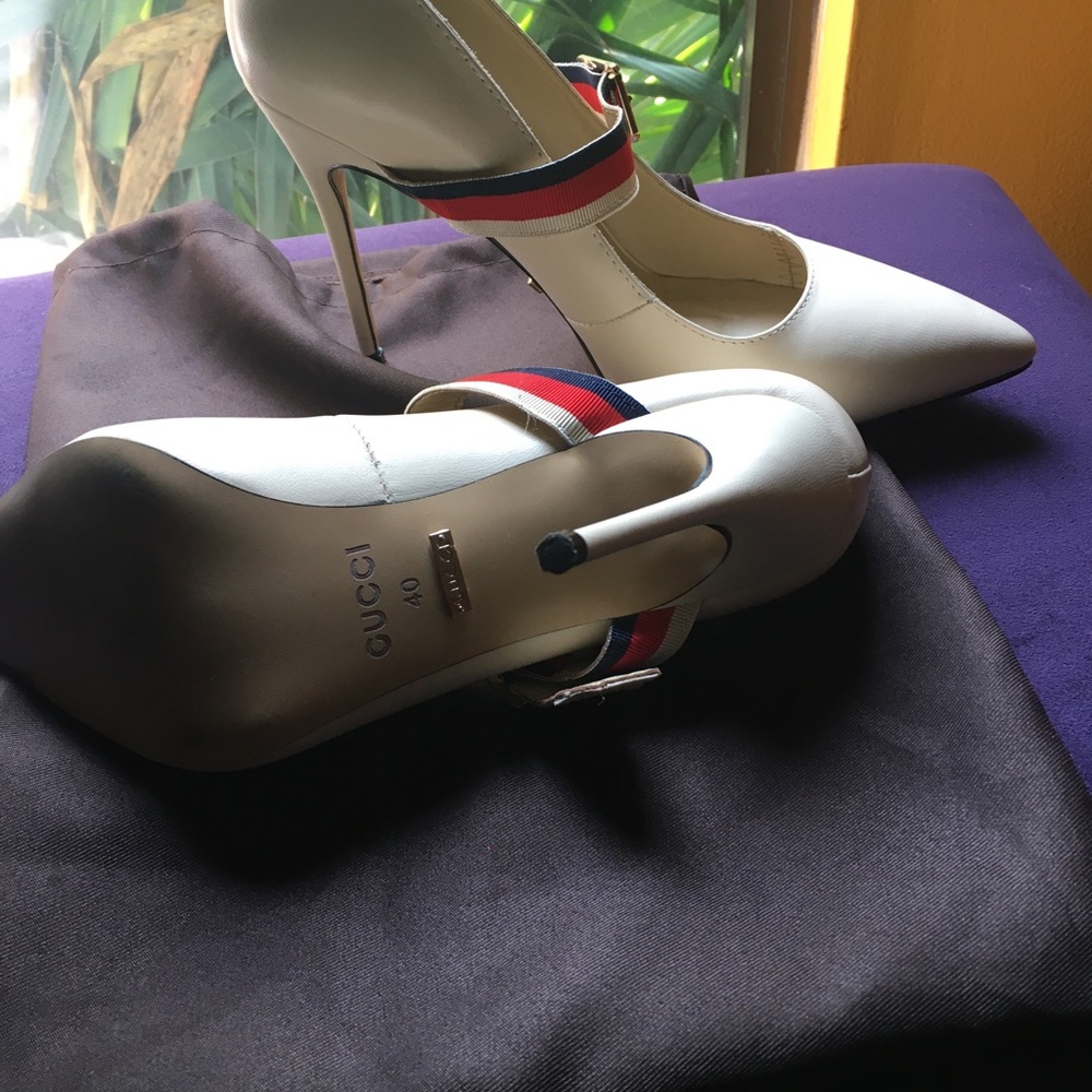 Woman beige heels